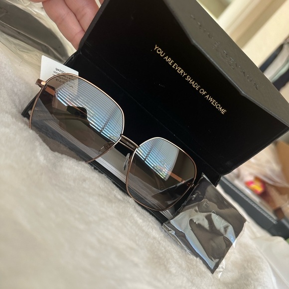 Prive Revaux Rose Gold wire rim Sunglasses with case main image 4